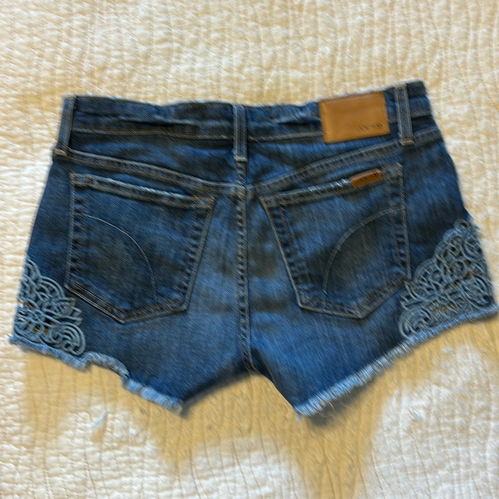Cute cute pair of Joe’s The Ozzie 4” cut off shorts